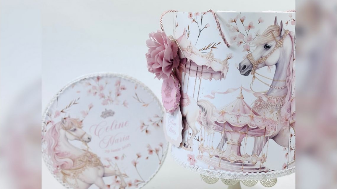 Trusou botez carusel cu cai roz pal si flori pastelate Pink Carousel 24